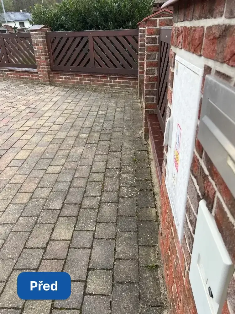 Dlažba před čištěním