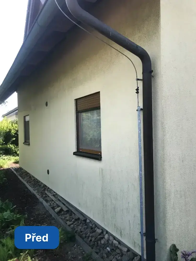Fasáda před čištěním